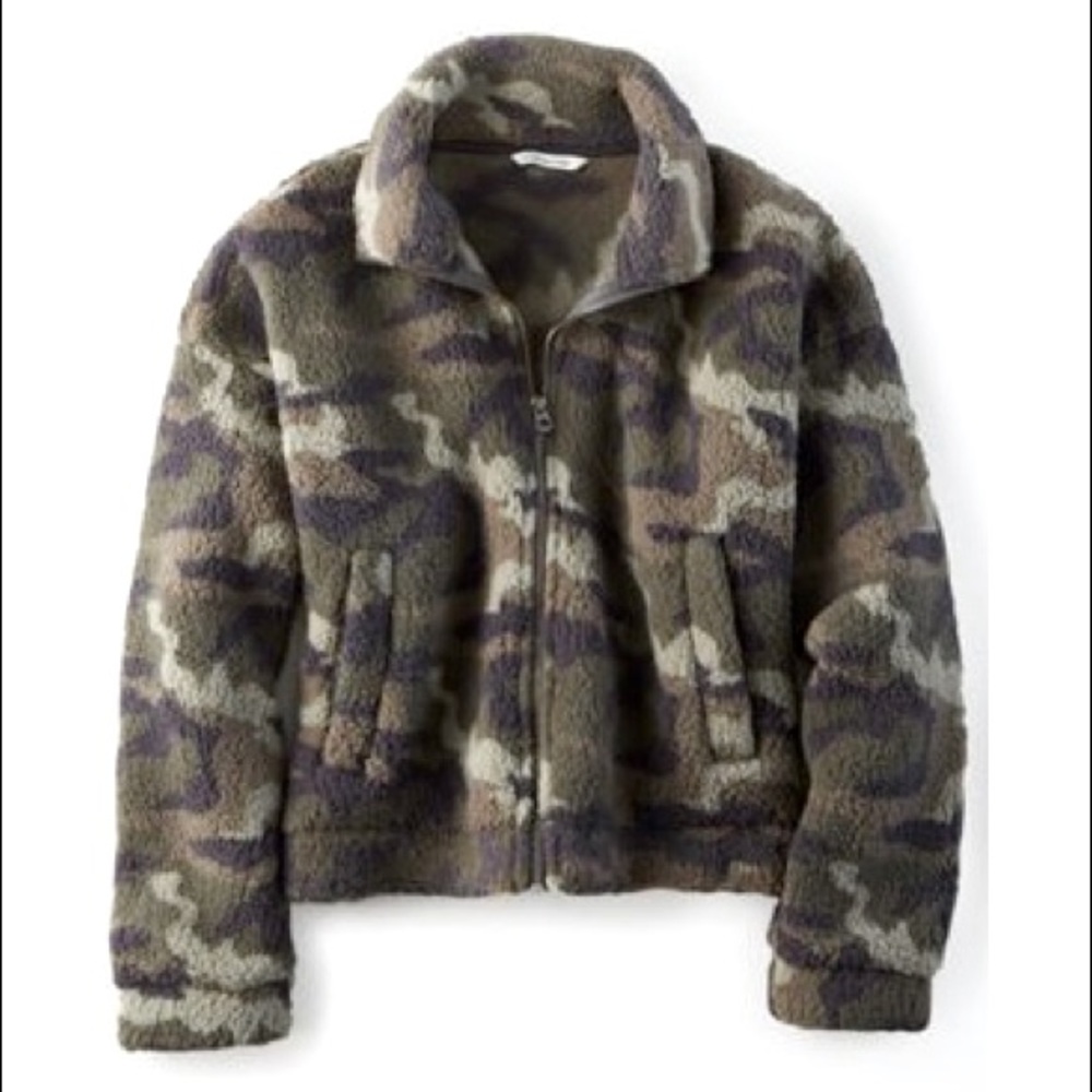 American Eagle // Fuzzy Sherpa - camo - NWT